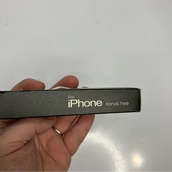 iPhone earbuds plug in style - Picture 3 of 4